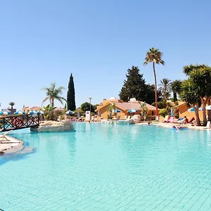 https://makronisos-village.hotelsatayianapa.com